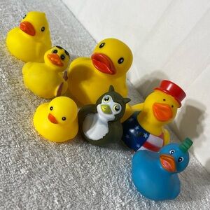 5/$35 Colourful Rubber Duck Toy Bath Toy Rubber Ducky Lot 7pcs